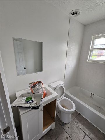 4285 E 162nd Street, Cleveland, OH 44128