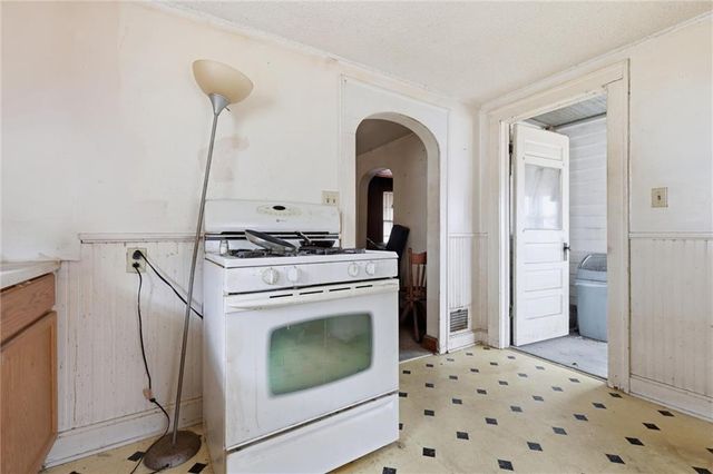 1209 S Spring Street, Independence, MO 64055