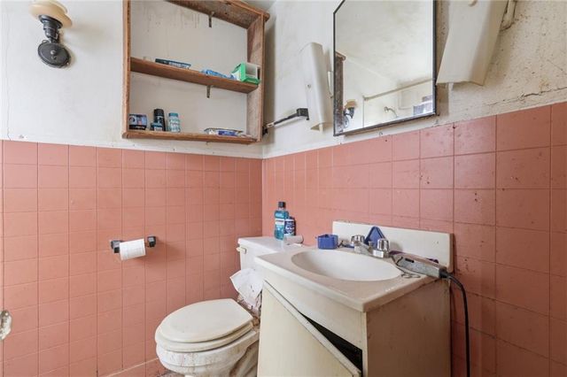 1209 S Spring Street, Independence, MO 64055