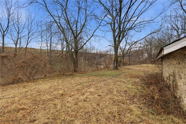 1209 S Spring Street, Independence, MO 64055