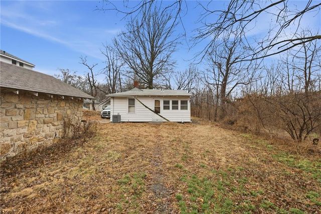 1209 S Spring Street, Independence, MO 64055