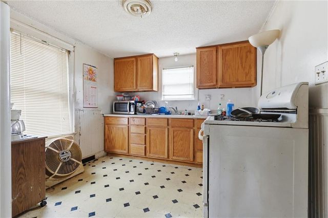 1209 S Spring Street, Independence, MO 64055