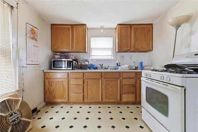 1209 S Spring Street, Independence, MO 64055