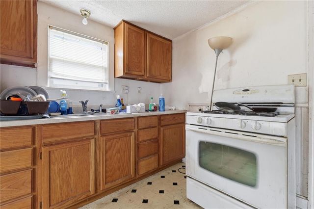 1209 S Spring Street, Independence, MO 64055