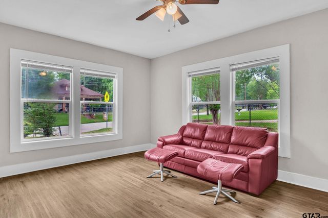 1409 N Carlyle Ave, Tyler, TX 75702