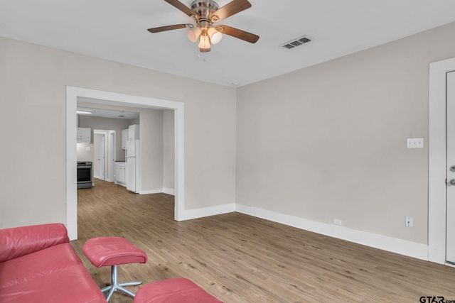 1409 N Carlyle Ave, Tyler, TX 75702