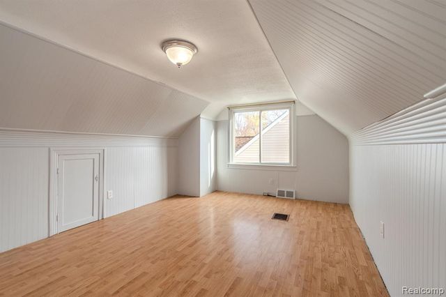 8126 Standard St, Center Line, MI 48015