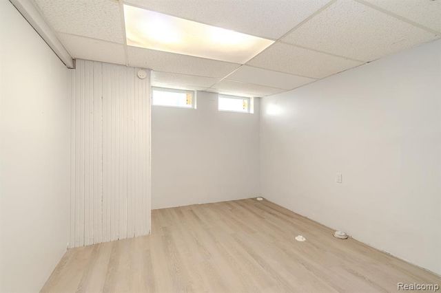 8126 Standard St, Center Line, MI 48015