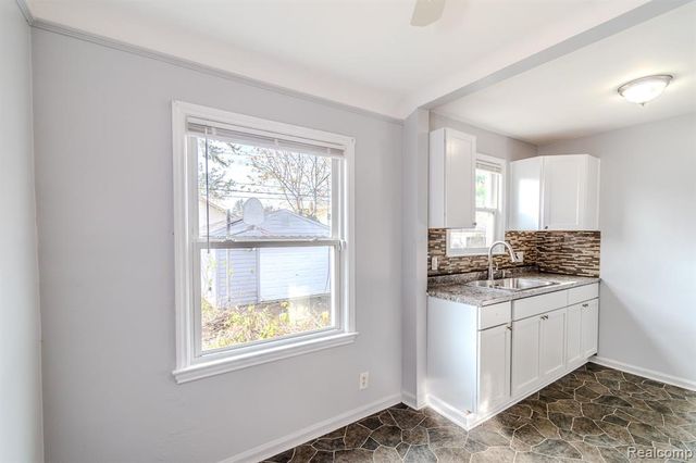 8126 Standard St, Center Line, MI 48015