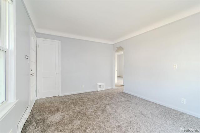 8126 Standard St, Center Line, MI 48015