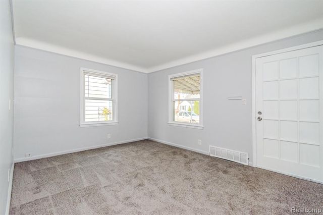 8126 Standard St, Center Line, MI 48015