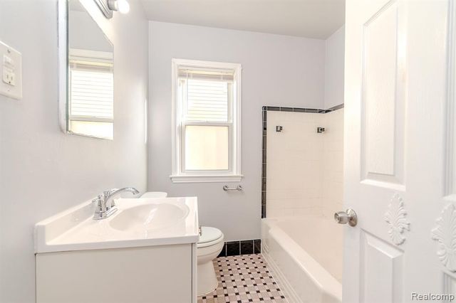 8126 Standard St, Center Line, MI 48015