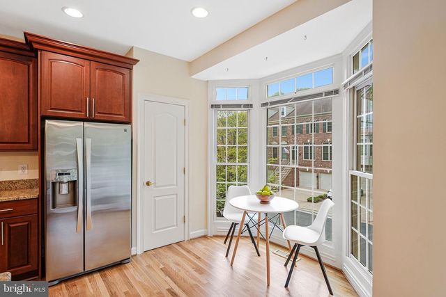9576 LAGERSFIELD CIR, Vienna, VA 22181