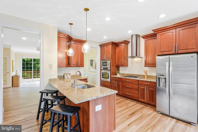 9576 LAGERSFIELD CIR, Vienna, VA 22181