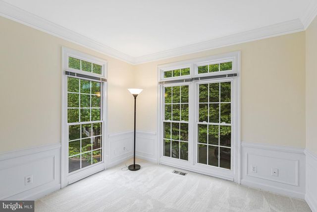 9576 LAGERSFIELD CIR, Vienna, VA 22181