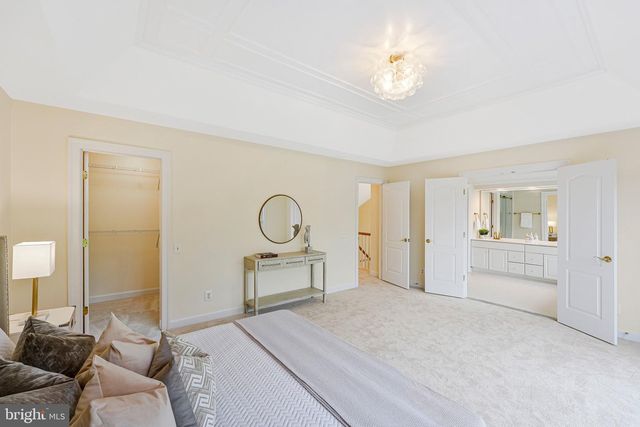 9576 LAGERSFIELD CIR, Vienna, VA 22181