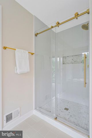 9576 LAGERSFIELD CIR, Vienna, VA 22181