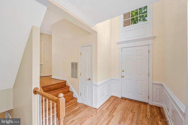 9576 LAGERSFIELD CIR, Vienna, VA 22181