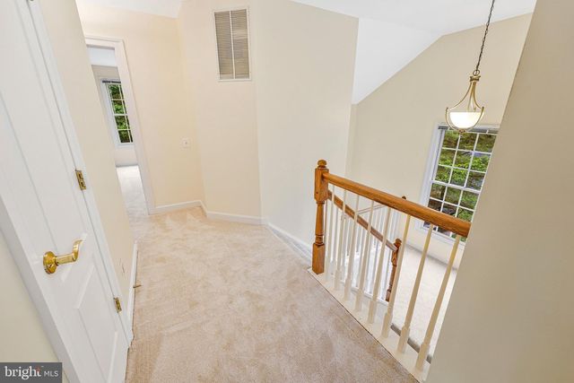 9576 LAGERSFIELD CIR, Vienna, VA 22181