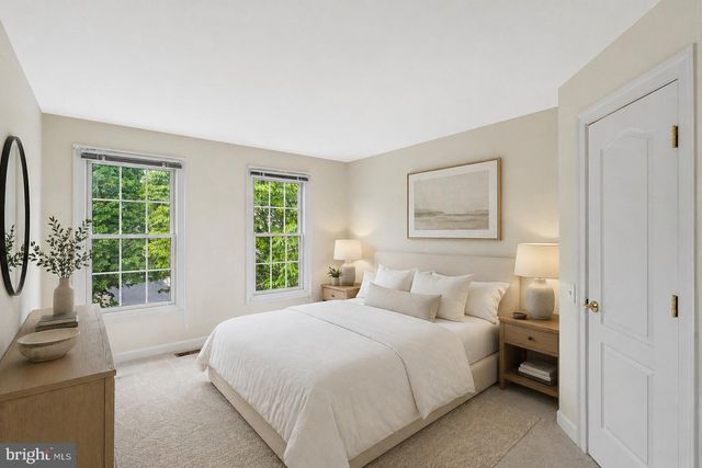 9576 LAGERSFIELD CIR, Vienna, VA 22181