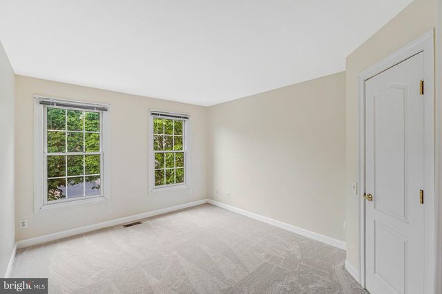 9576 LAGERSFIELD CIR, Vienna, VA 22181