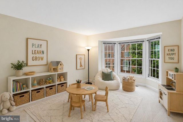 9576 LAGERSFIELD CIR, Vienna, VA 22181