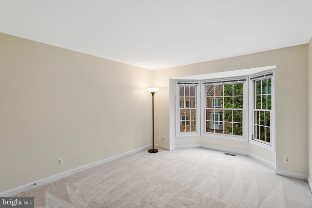 9576 LAGERSFIELD CIR, Vienna, VA 22181