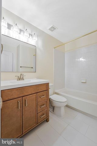 9576 LAGERSFIELD CIR, Vienna, VA 22181