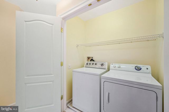 9576 LAGERSFIELD CIR, Vienna, VA 22181