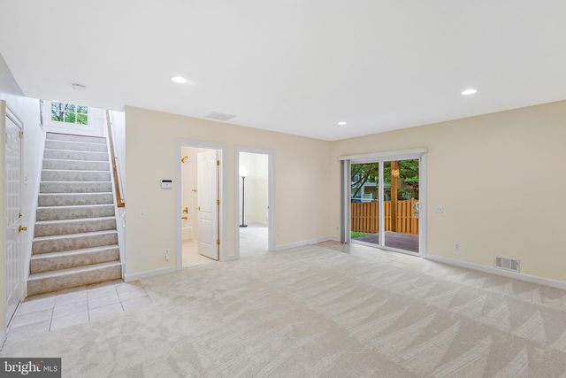 9576 LAGERSFIELD CIR, Vienna, VA 22181