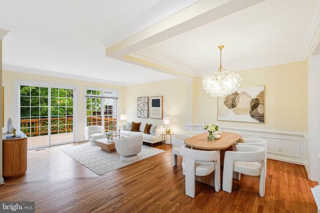 9576 LAGERSFIELD CIR, Vienna, VA 22181
