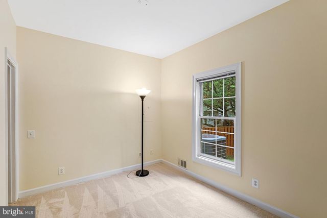 9576 LAGERSFIELD CIR, Vienna, VA 22181