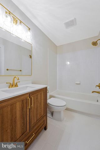 9576 LAGERSFIELD CIR, Vienna, VA 22181
