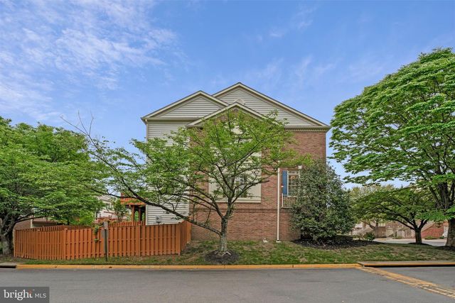9576 LAGERSFIELD CIR, Vienna, VA 22181