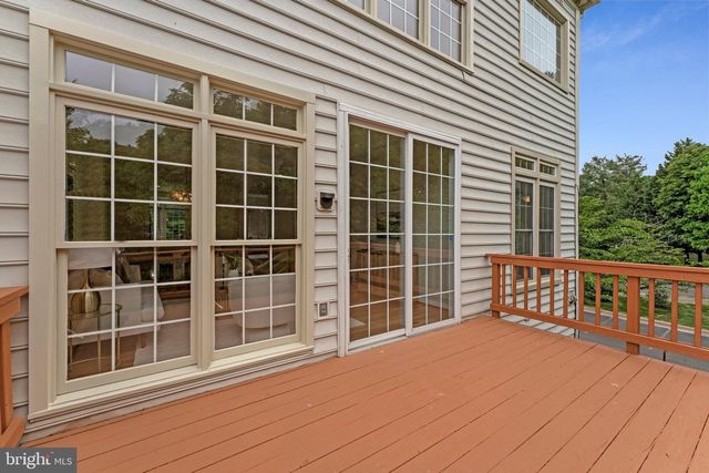 9576 LAGERSFIELD CIR, Vienna, VA 22181