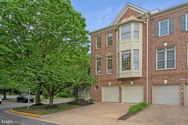 9576 LAGERSFIELD CIR, Vienna, VA 22181