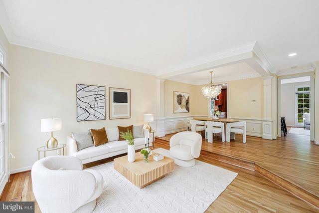 9576 LAGERSFIELD CIR, Vienna, VA 22181