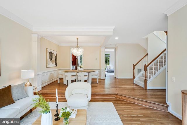 9576 LAGERSFIELD CIR, Vienna, VA 22181