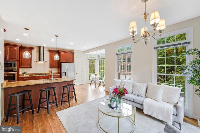 9576 LAGERSFIELD CIR, Vienna, VA 22181