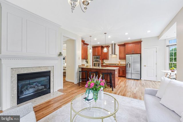 9576 LAGERSFIELD CIR, Vienna, VA 22181
