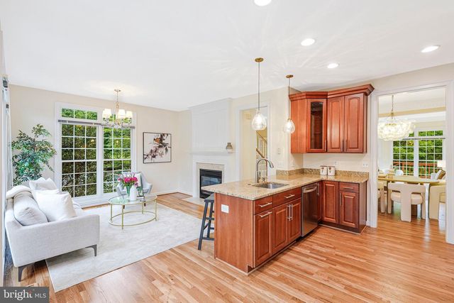9576 LAGERSFIELD CIR, Vienna, VA 22181