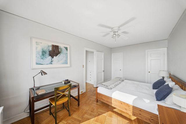 2000 N LINCOLN PARK WEST Avenue 1310, Chicago, IL 60614
