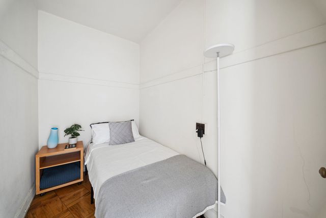 2000 N LINCOLN PARK WEST Avenue 1310, Chicago, IL 60614