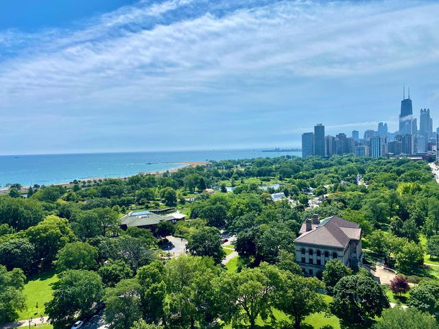 2000 N LINCOLN PARK WEST Avenue 1310, Chicago, IL 60614