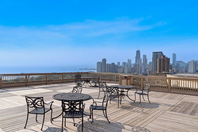 2000 N LINCOLN PARK WEST Avenue 1310, Chicago, IL 60614