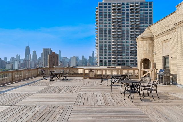 2000 N LINCOLN PARK WEST Avenue 1310, Chicago, IL 60614