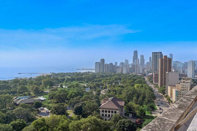 2000 N LINCOLN PARK WEST Avenue 1310, Chicago, IL 60614