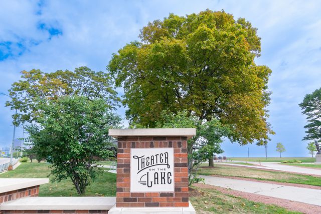 2000 N LINCOLN PARK WEST Avenue 1310, Chicago, IL 60614