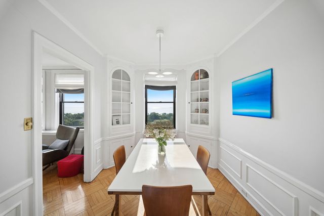 2000 N LINCOLN PARK WEST Avenue 1310, Chicago, IL 60614