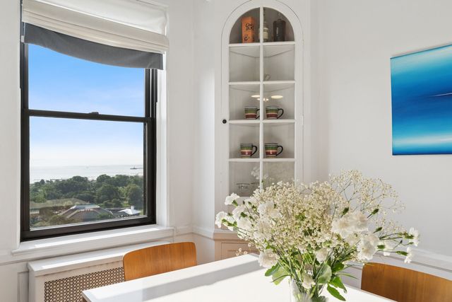 2000 N LINCOLN PARK WEST Avenue 1310, Chicago, IL 60614